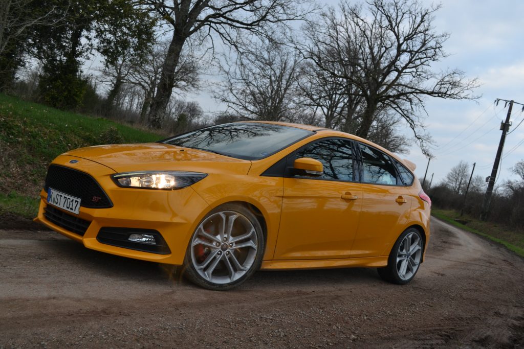 Petite berline sportive auto sport